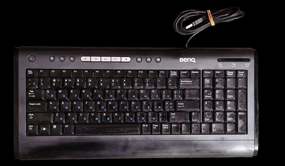 Провідна клавіатура BenQ i300 Multimedia Ultra-Slim Keyboard.