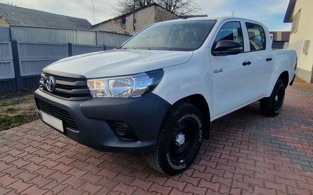 Разборка Toyota Hilux бампер комплектний