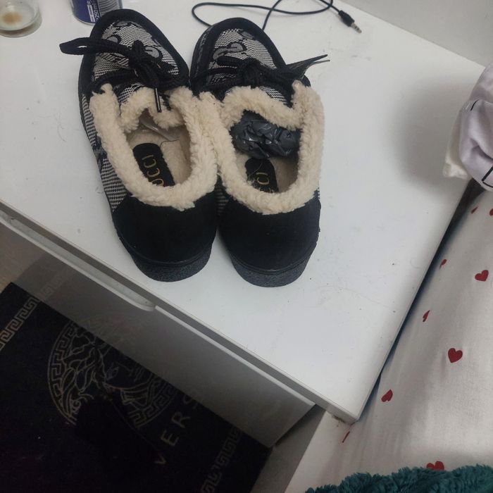 Nowe  czarne buty z kożuszkiem gucci