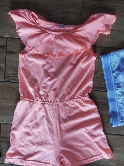 Spódnica spodnie i stanik 134