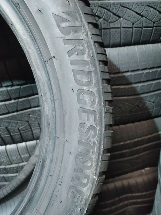 235/50r19 Bridgestone Blizak LM005