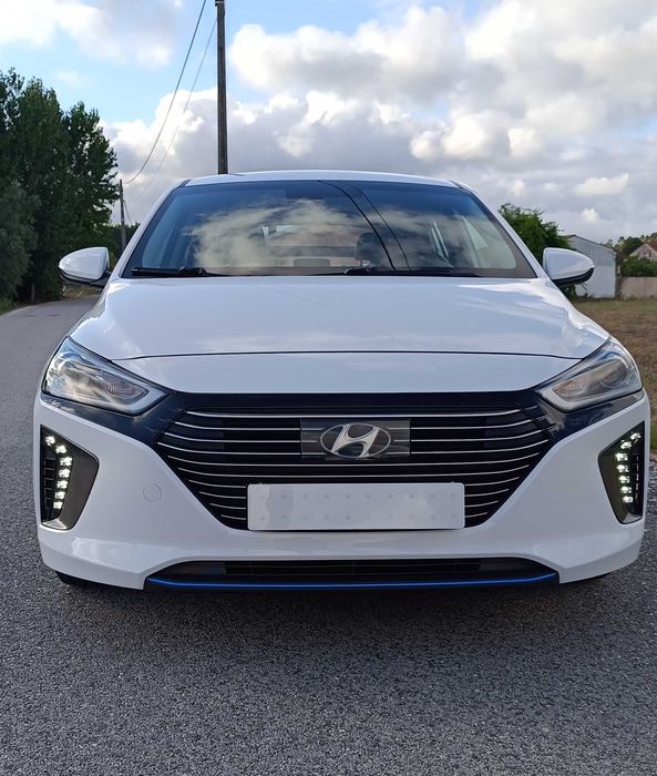 Hyundai IONIQ 1.6 GDI Hybrid  TECH (HEV) de 141 cv- COMO NOVO