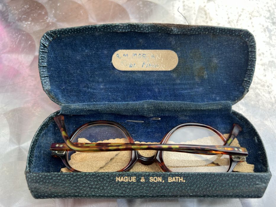 Okulary zabytkowe w etui