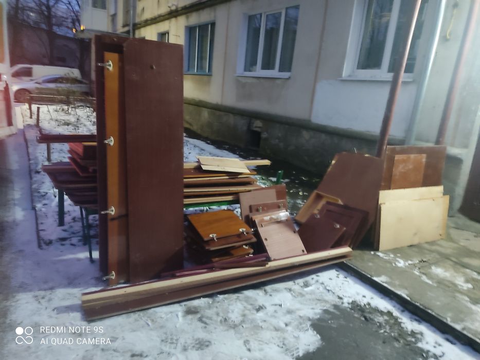 Утилізація старих меблів