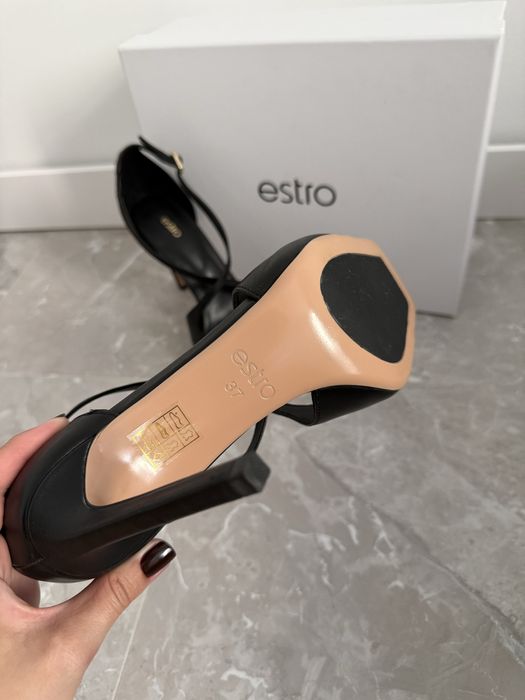Босоножки  Estro