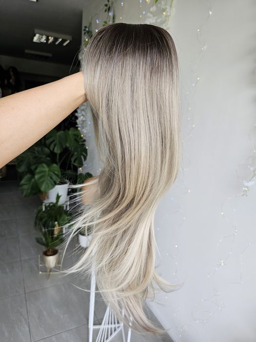 Długa peruka chlodny blond 3D z grzywa naturlany odrost i gęstość Lea