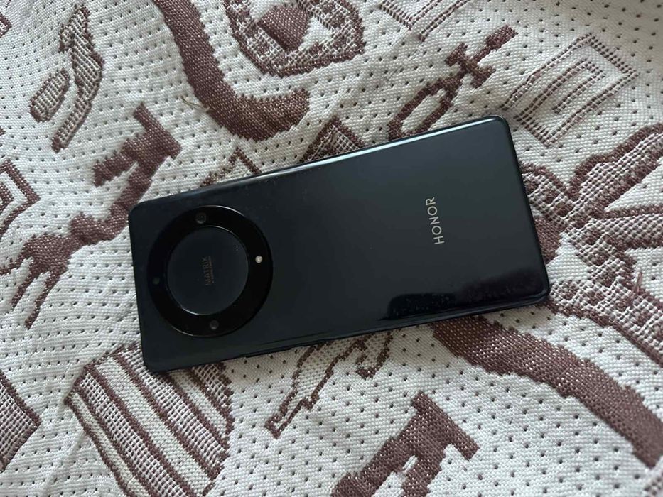 Продам телефон Honor
