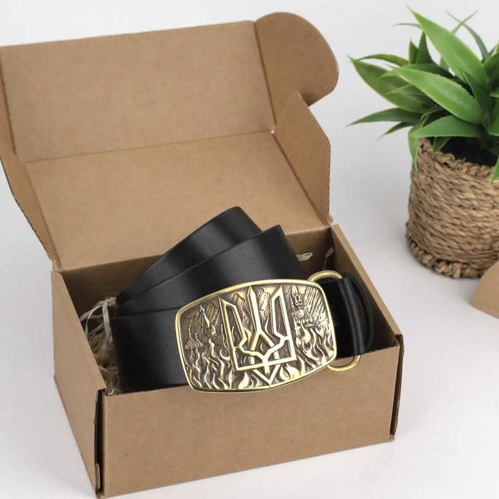 Чоловічий ремінь з гербом України з натуральної шкіри з пряжкою