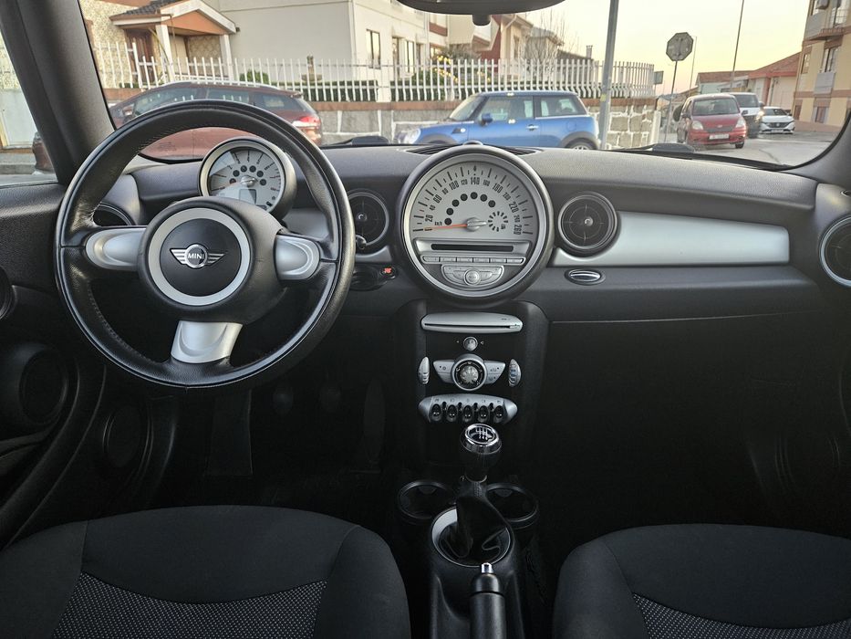 Mini One (impecável)