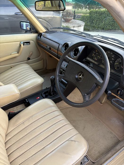 Mercedes W123 230E 1984