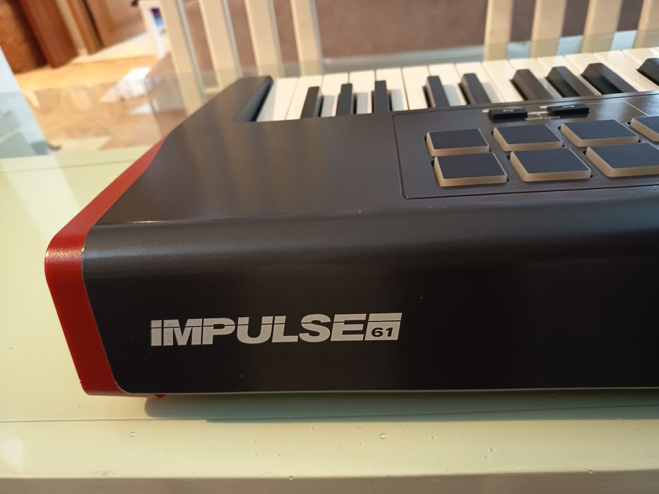 Controlador MIDI Novation Impulse 61 – 61 teclas – Excelente estado