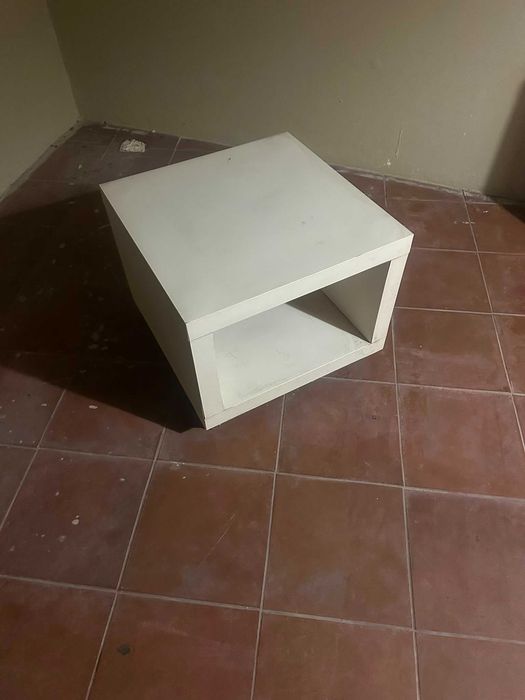Mesa de apoio ikea lack antiga com rodas