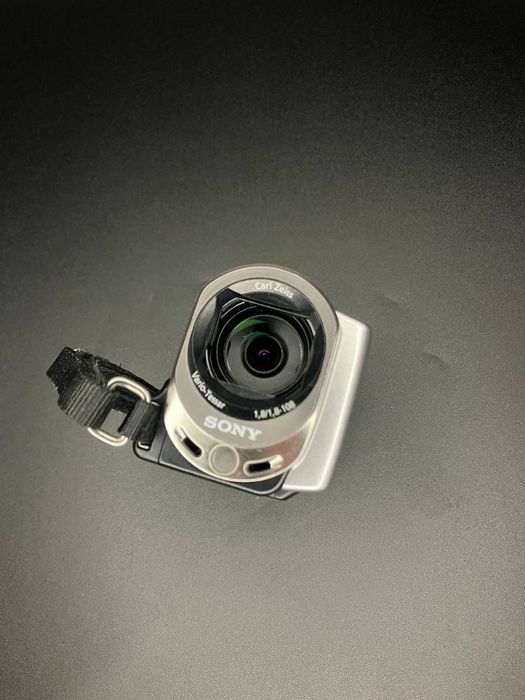 Цифрова відеокамера Sony HandyCam DCR-SX63E