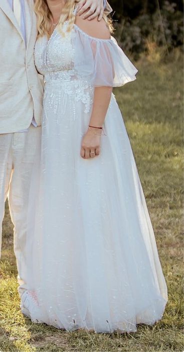 Damska biala dluga suknia ślubna koraliki rękawki