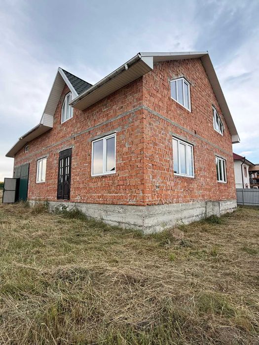 Продається просторий будинок із великим потенціалом! в Садгорі