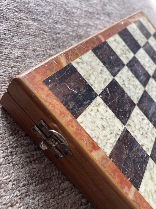 Продам дошку для гри в шахмати з натурального каменю