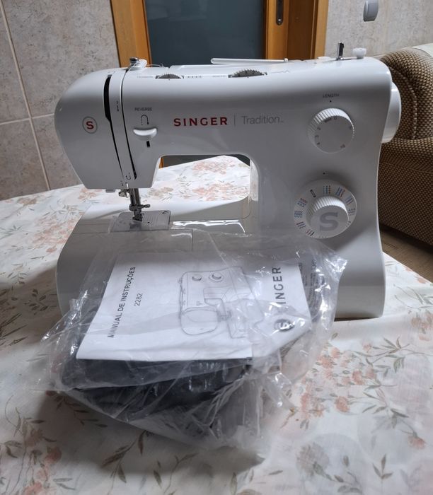 Maquina Costura Singer Tradition 2282 (32 pontos)