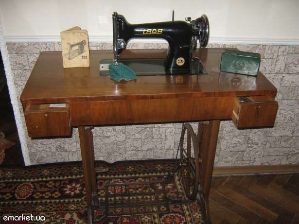 Швейная ножная машинка LADA