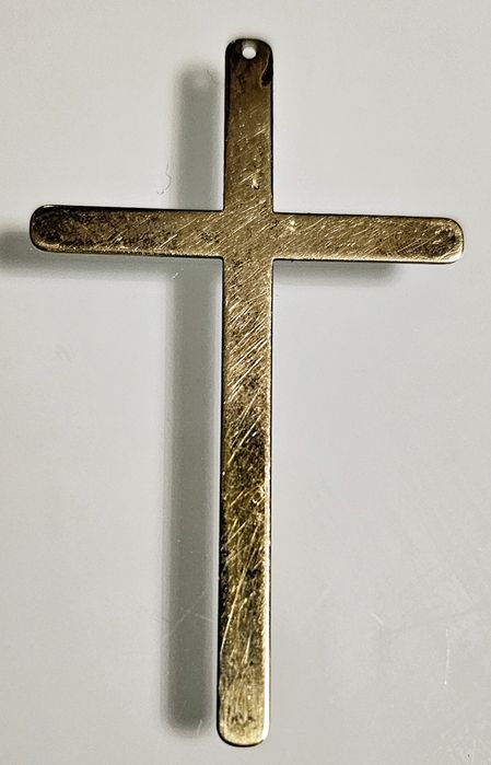 Cieniutka zawieszka krzyżyk w kolorze złotym, 5 cm