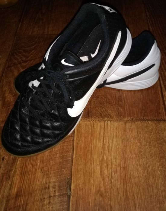 Buty męskie sportowe NIKE Tiempo czarno -białe 42
