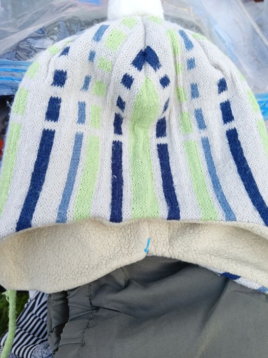 Kurtka zimowa niemowlęca rozmiar 86 + czapki i rękawiczki