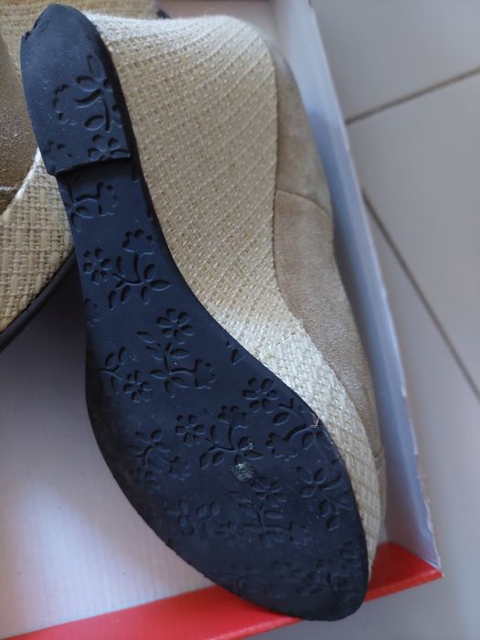 Sapatos beges pele 36