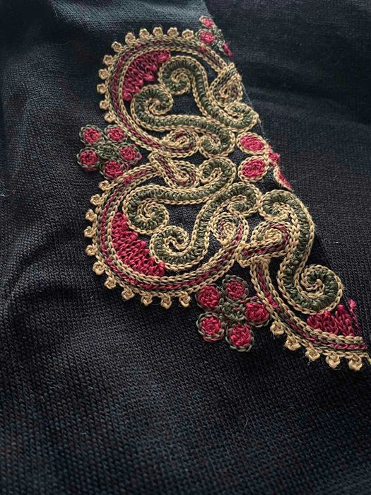 Супер ціна 350 грн. Светрик з вишивкою