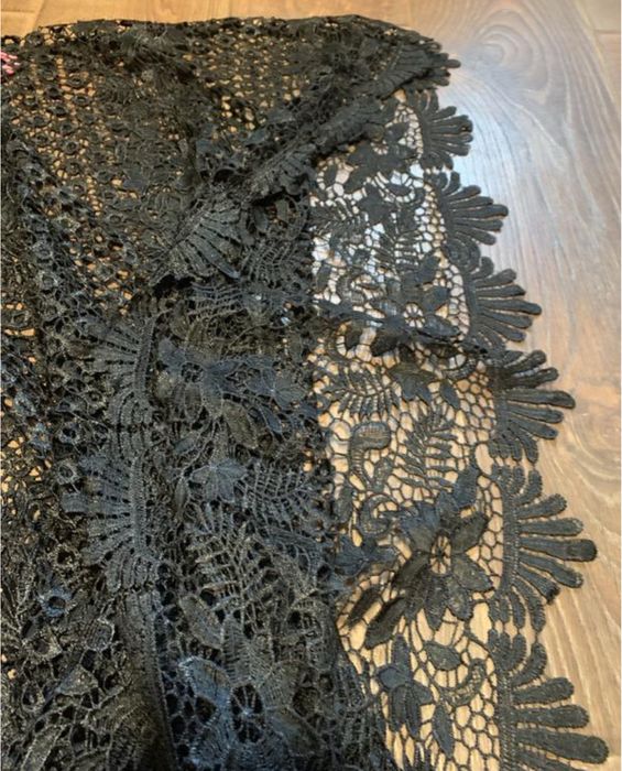 Мереживо , накидка на купальник чи на сукню