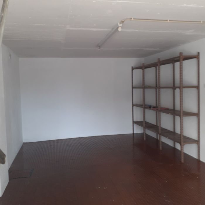 Garagem em alfragide  500m do IKEA com saida direta para a rua