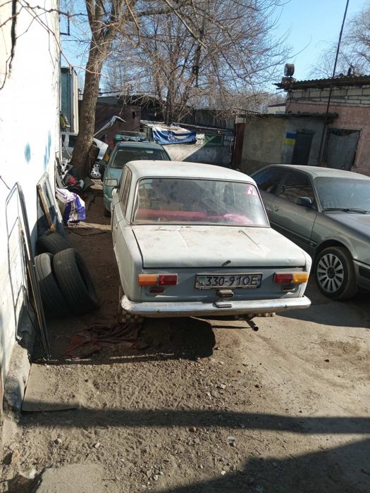 продам два жигуля за 600