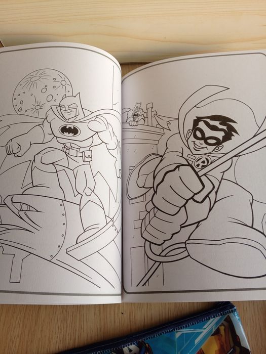 Разукрашка,пенал, конструктор,бластер.