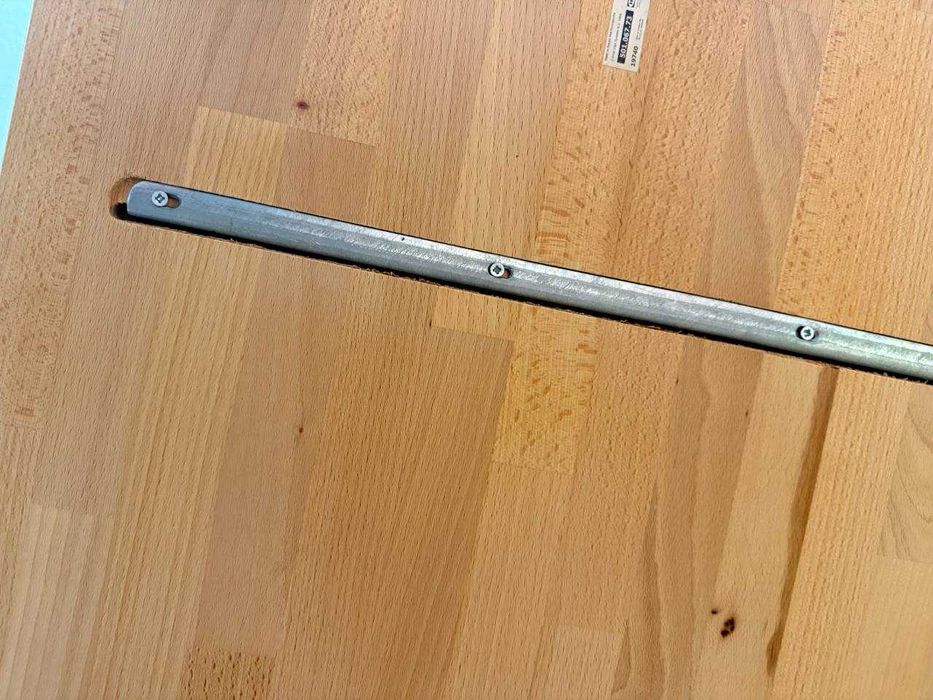 Secretária IKEA GERTON em madeira maciça 155x75 com pés reguláveis em altura