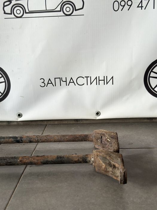 Торсіони передні (лівий,правий) Toyota Hiace довга база 1995-2010 р.