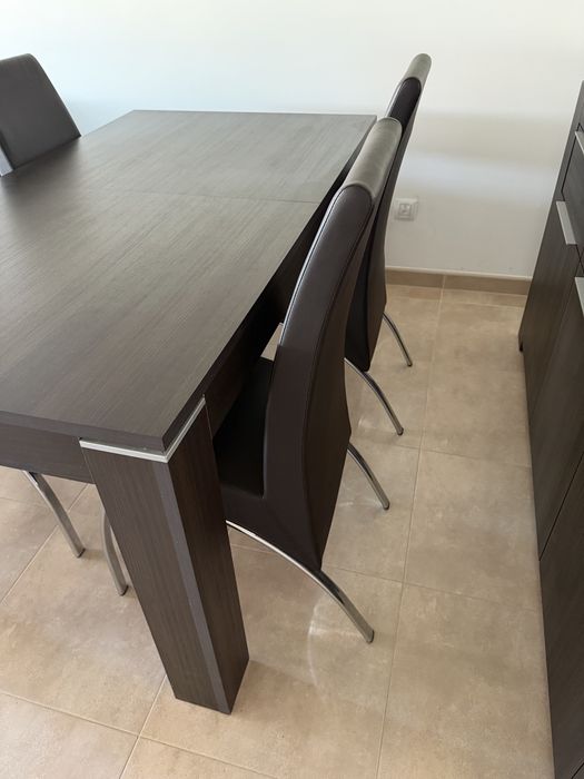 Mesa de jantar extensivel + 4 cadeiras