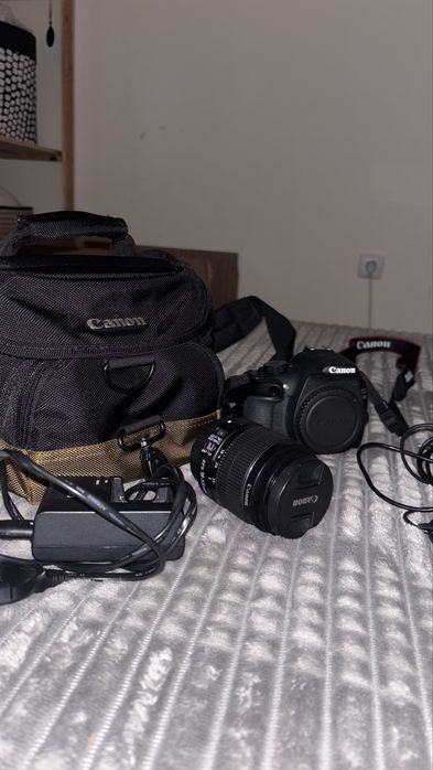 Máquina fotográfica CANON 1200D
