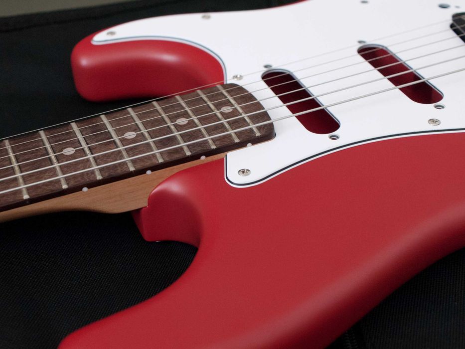 Squier Stratocaster + Seymour Duncan SSL-4 Quarter Pound + Saco Gator