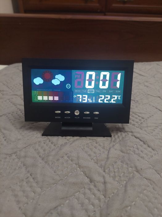 Годинник-метеостанція з LED дисплеєм