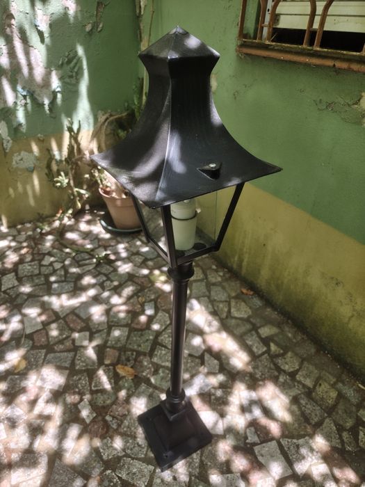 Candeeiro de pé bom estado