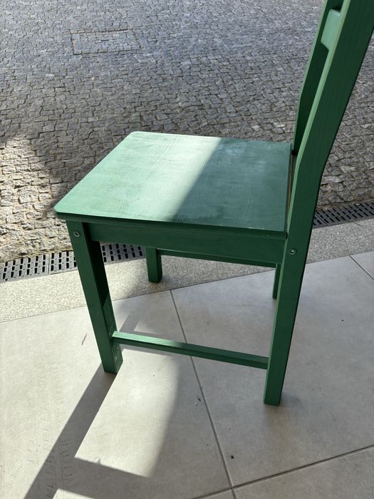 Cadeira madeira pintada de verde