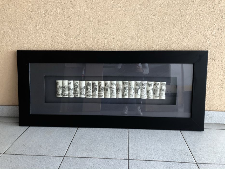 Quadro Panorâmico Decorativo / Moldura com Figuras em Relevo