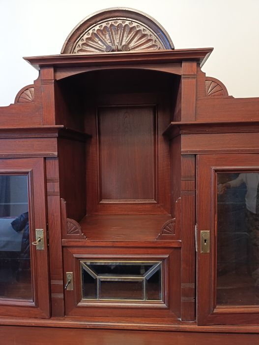 Stary kredens przedwojenny