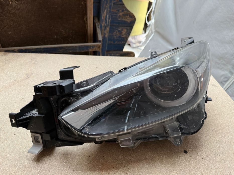 Lampa OEM Mazda 3 wersja USA/Kanada 2017/2018