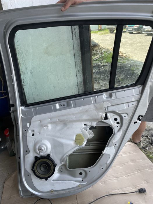 Задня права дверка Renault Clio 3 двері Рено Кліо хетчбек 2005-2012