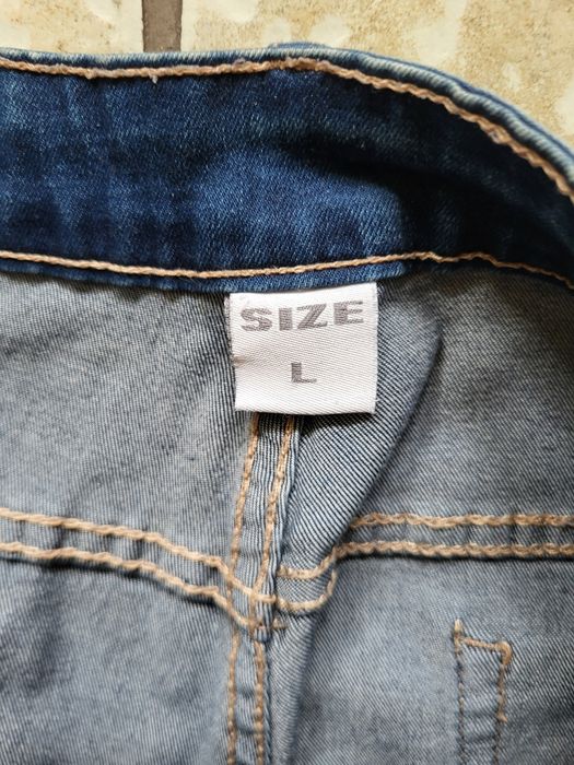 Spodnie dżinsowe L z ozdobnymi mankietami