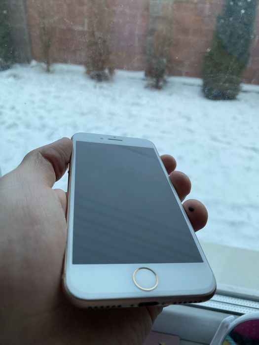 Айфон 8 (64 gb)