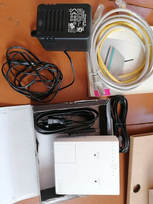 Роутер, інтернет, телефон, телебачення інше.