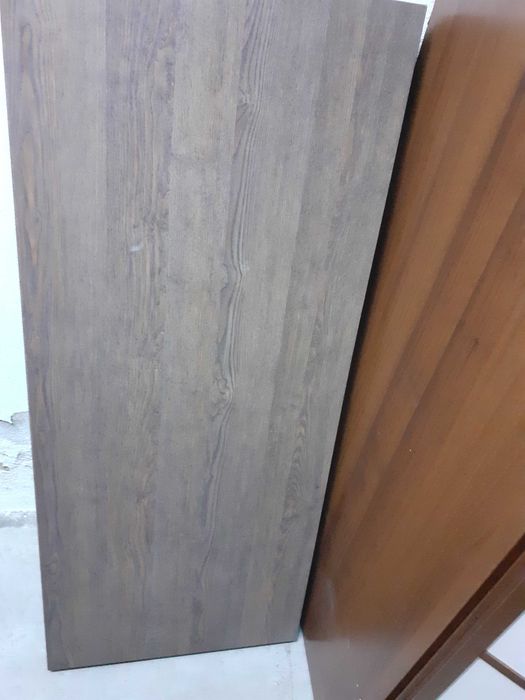 Desk top with pull-out tray64751585325827121