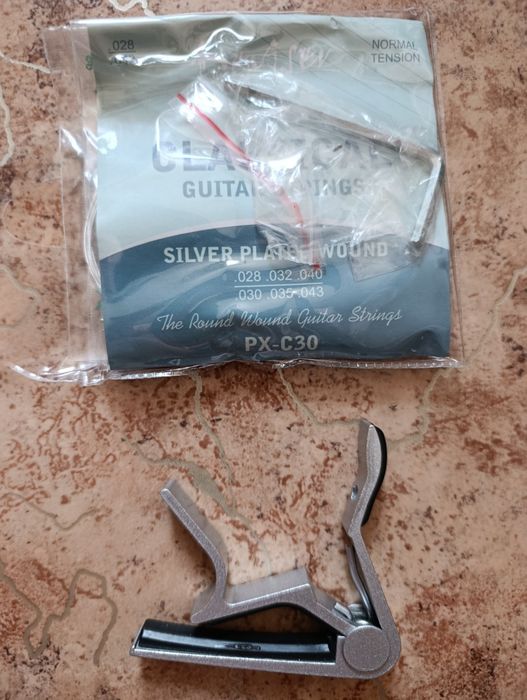 Продам гитару нову