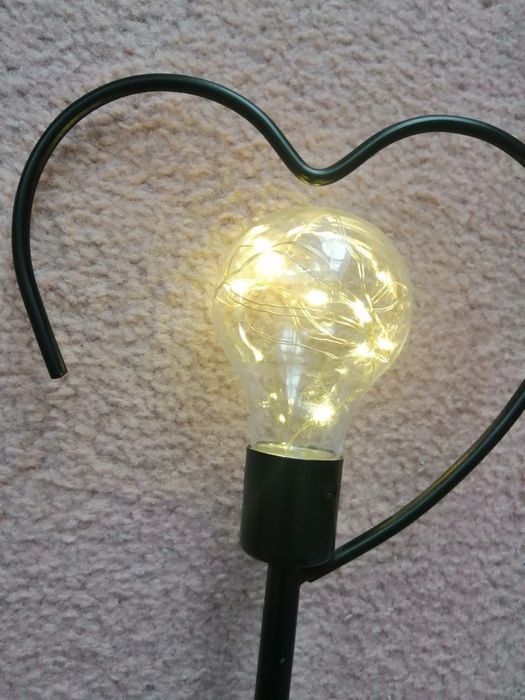 Lampka czarna na baterie, serce