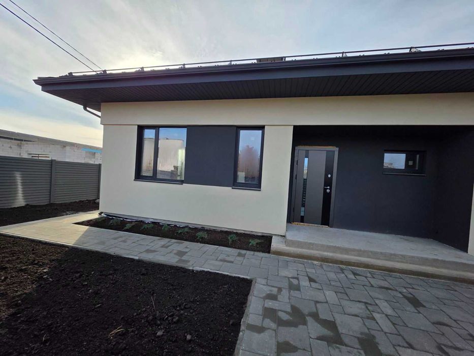 Тарасівка вул Павлюченка будинок 120м.кв. 5 соток землі